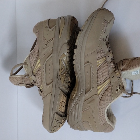 Vionic Women's Walker Classic Taupe size 8.5. - Picture 4 of 12